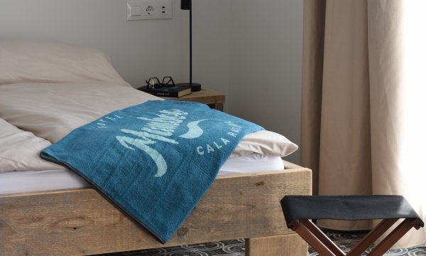 1 Queen-Size Bett (160cm)