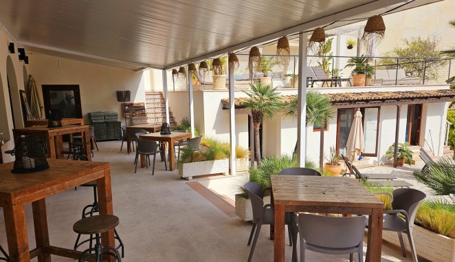 [{"REX_MEDIA_1":"fassade_quer_2.jpg"},{"REX_MEDIA_1":"salon2.jpg"},{"REX_MEDIA_1":"teraza2.jpg"},{"REX_MEDIA_1":"garten_1.jpg"}]